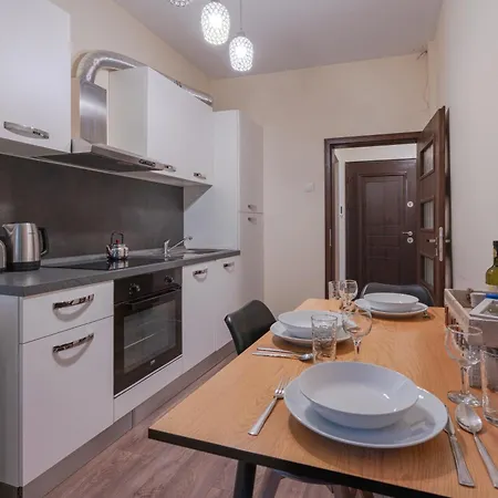 1 Bdr Next To National Palace Of Culture Apartamento